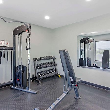 Suburban Studios Verona - Staunton North Екстер'єр фото