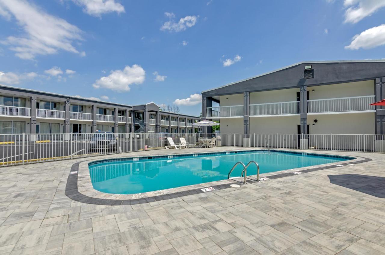Suburban Studios Verona - Staunton North Екстер'єр фото