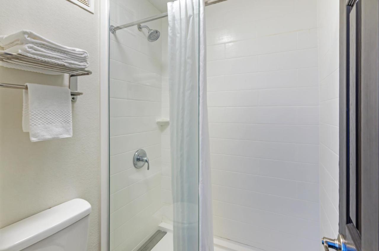 Suburban Studios Verona - Staunton North Екстер'єр фото