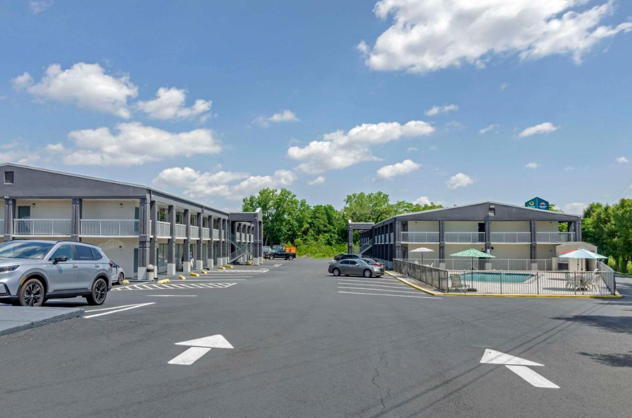 Suburban Studios Verona - Staunton North Екстер'єр фото