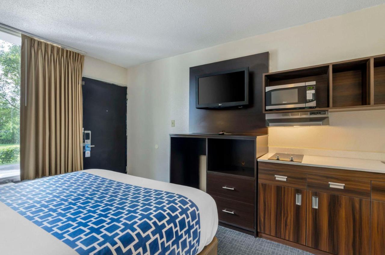 Suburban Studios Verona - Staunton North Екстер'єр фото